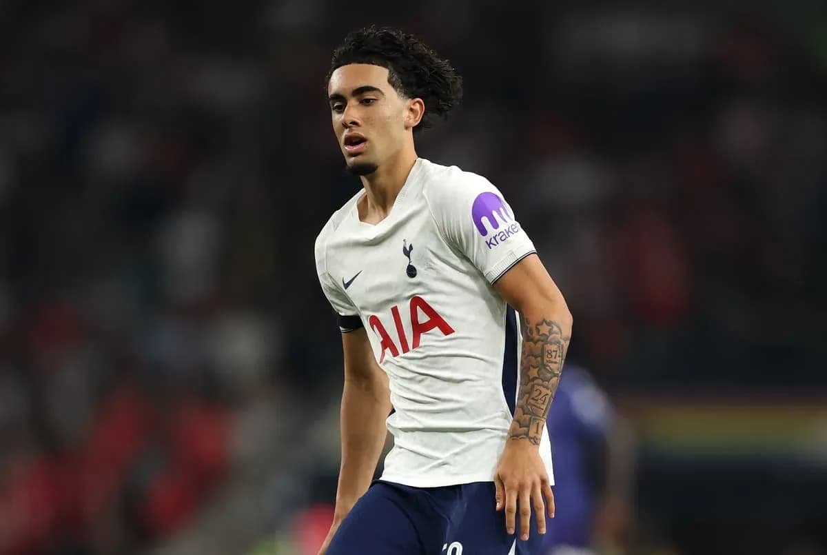 Jugador de Tottenham en acción durante el partido