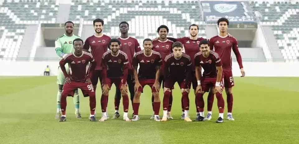 Equipo Al Wahda U23 posando para la foto