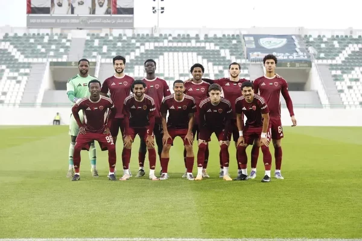 Equipo Al Wahda U23 posando para la foto