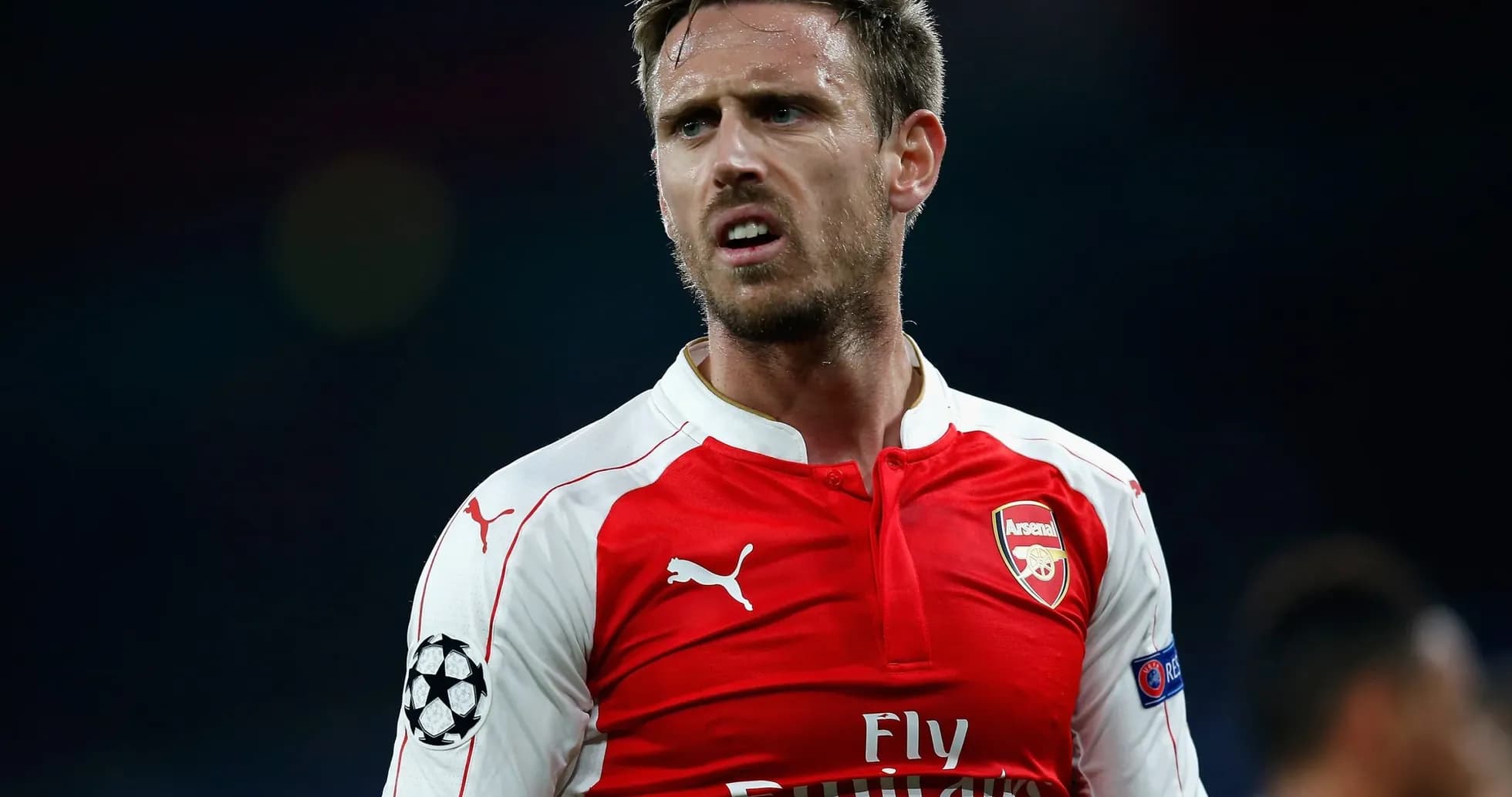 Jugador de Arsenal durante un partido de fútbol