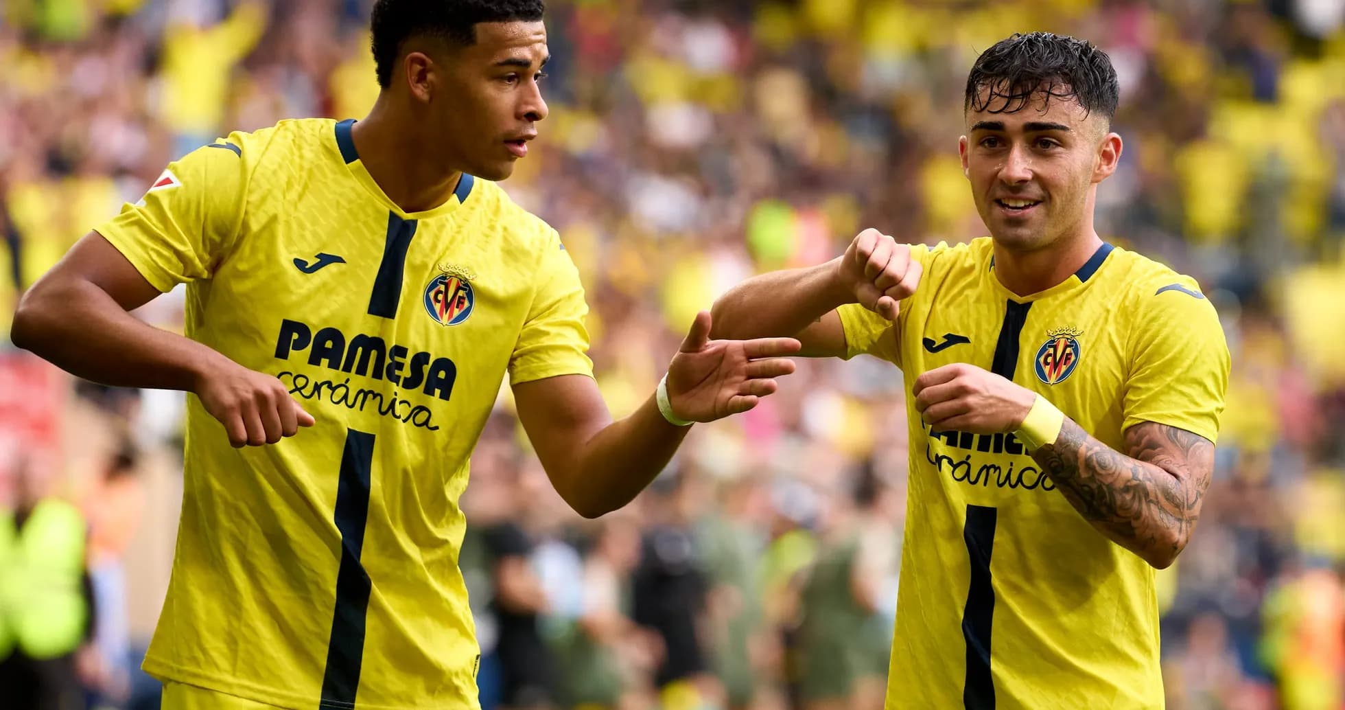 Jugadores de Villarreal celebrando un gol