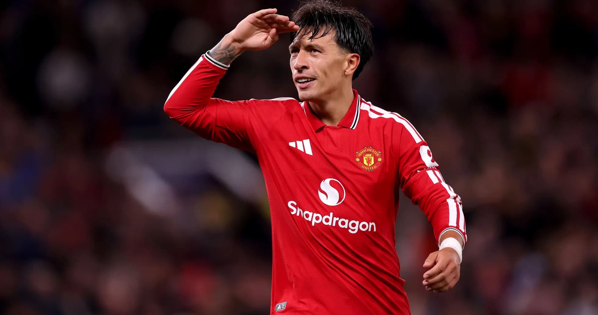 Jugador de Manchester United saludando durante el partido