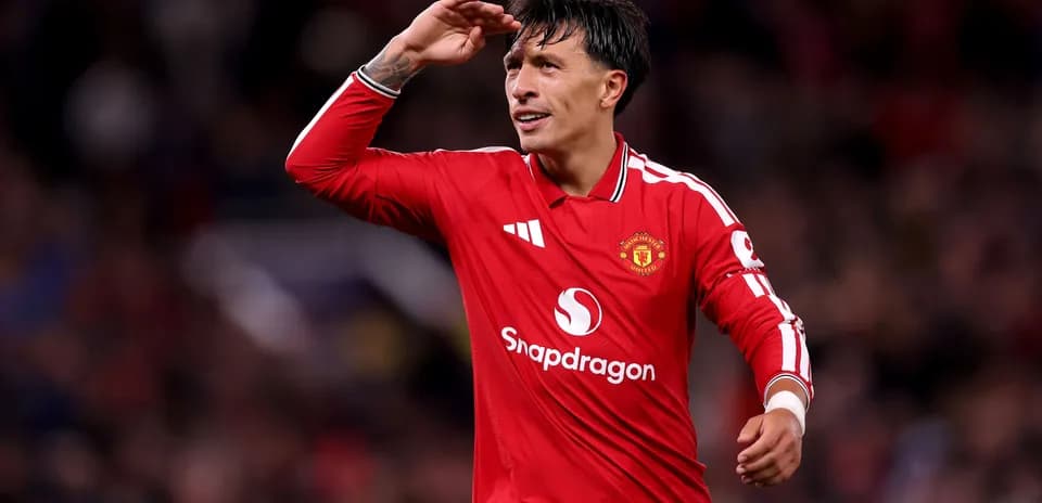 Jugador de Manchester United saludando durante el partido