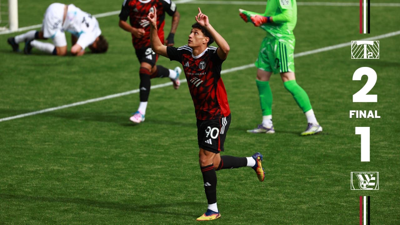 Jugador celebra un gol durante el partido