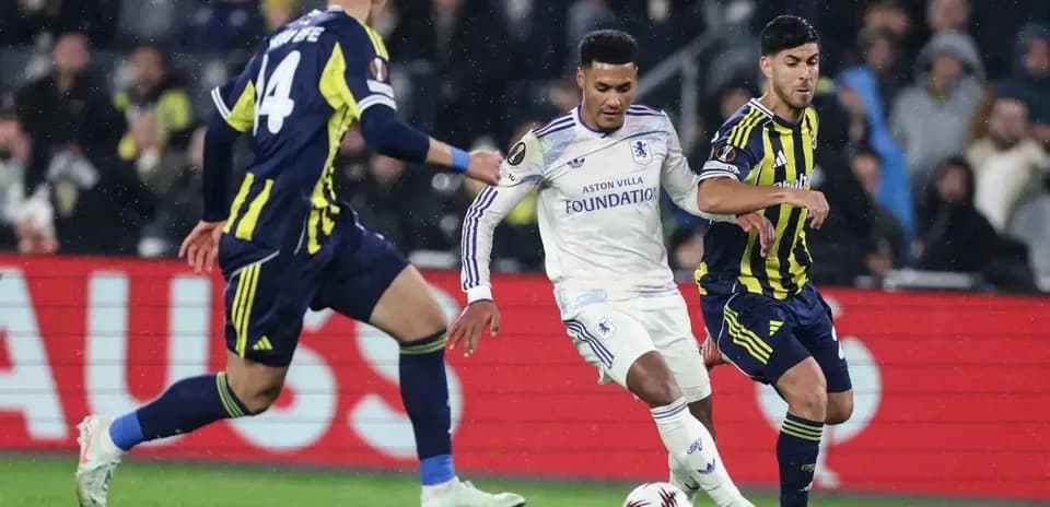 Aston Villa contra Fenerbahçe en partido de fútbol