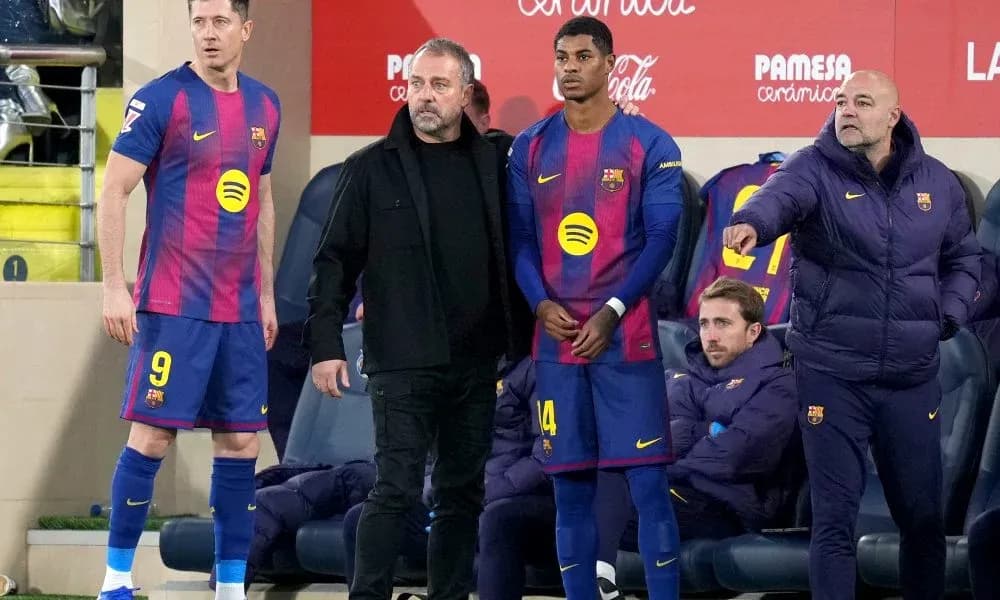 Jugadores del Barça en el banquillo durante el partido