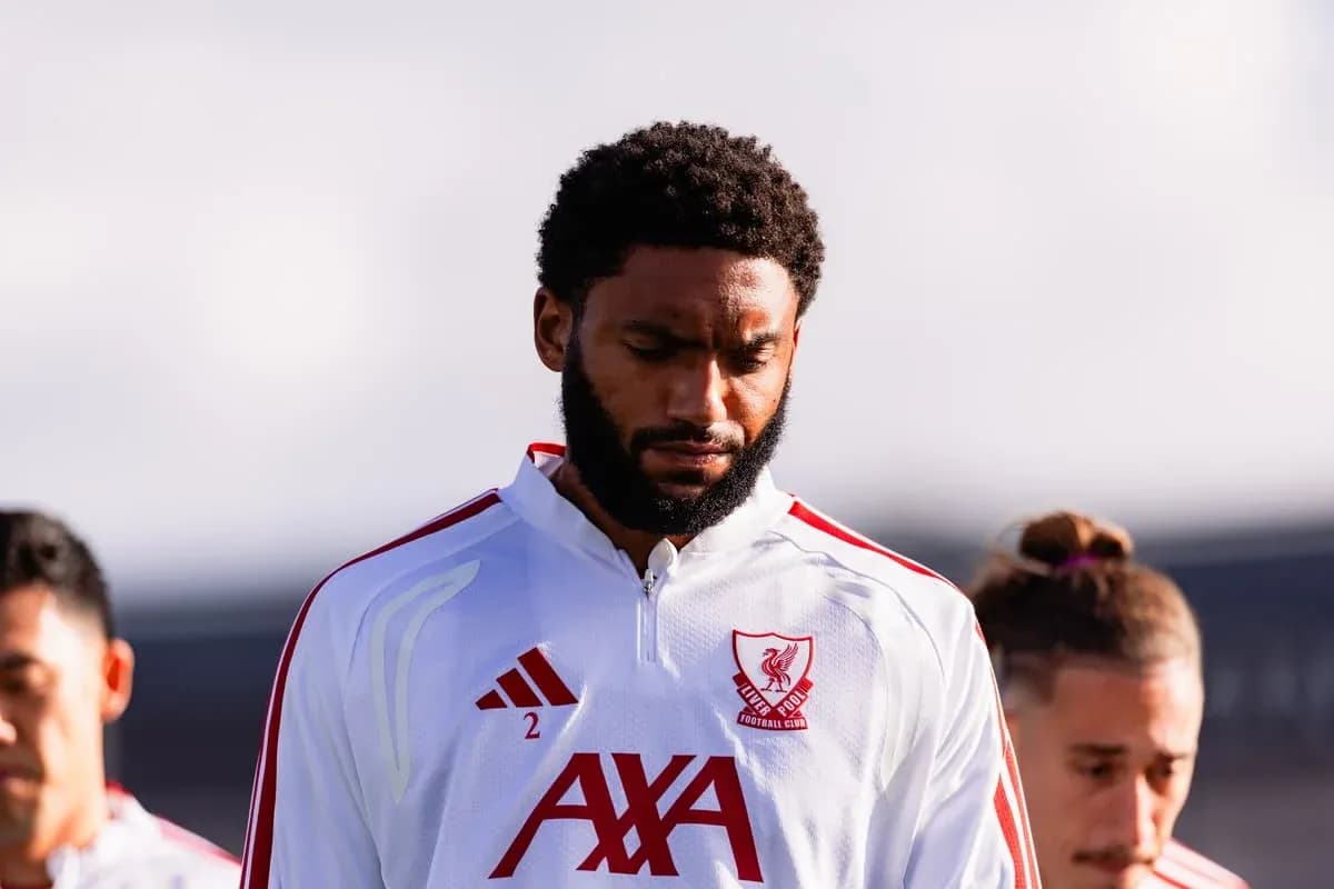 Jugador de Liverpool en el calentamiento antes del partido