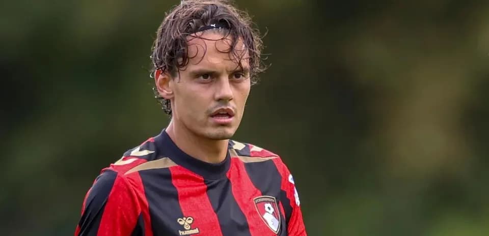 Jugador de Bournemouth en acción durante entrenamiento