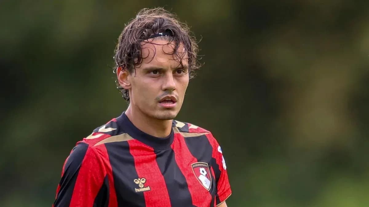 Jugador de Bournemouth en acción durante entrenamiento