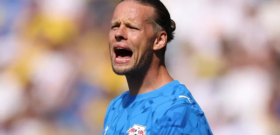 Portero gritando durante el partido en el campo