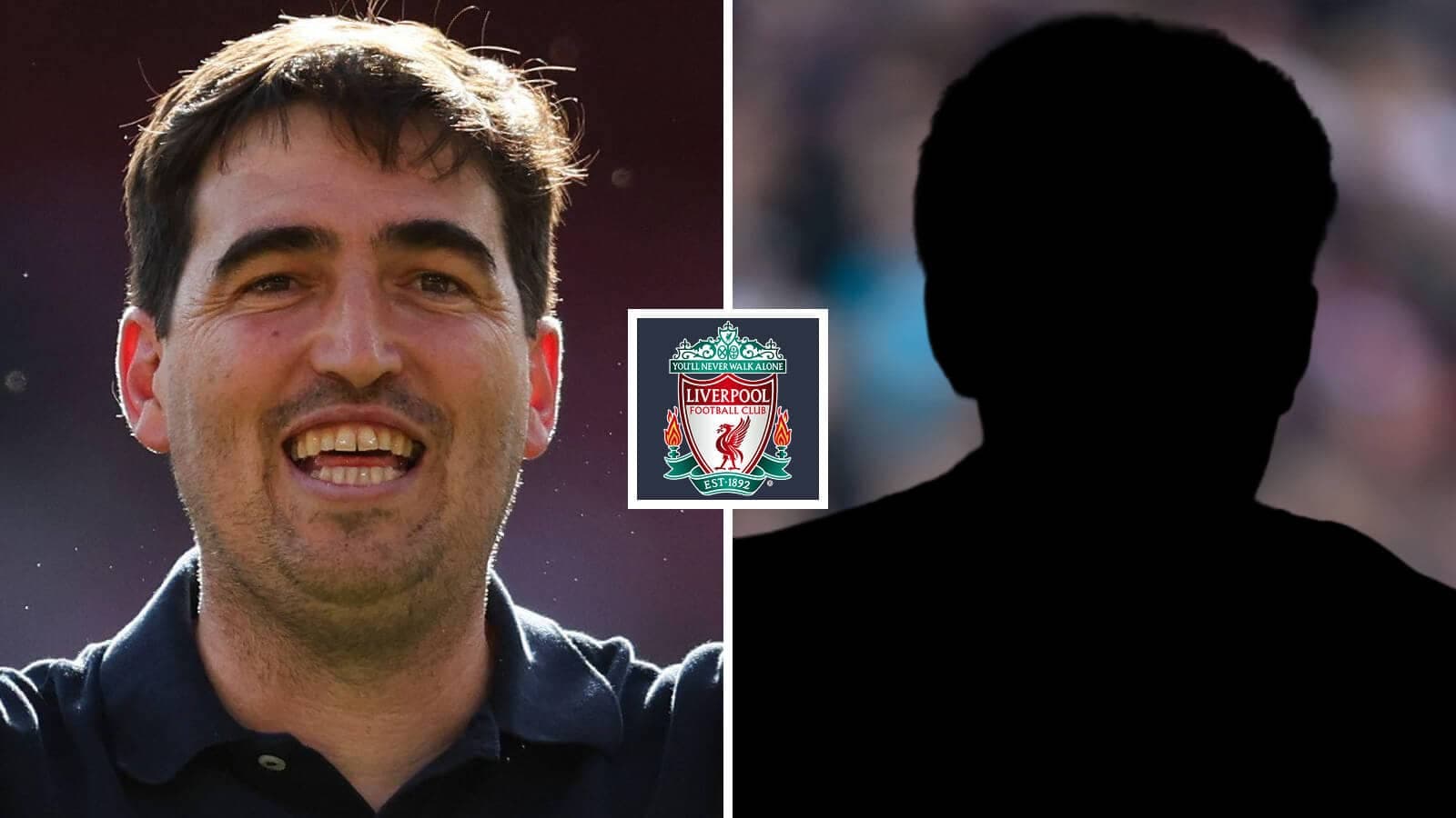 Entrenador sonriendo junto al logo del Liverpool
