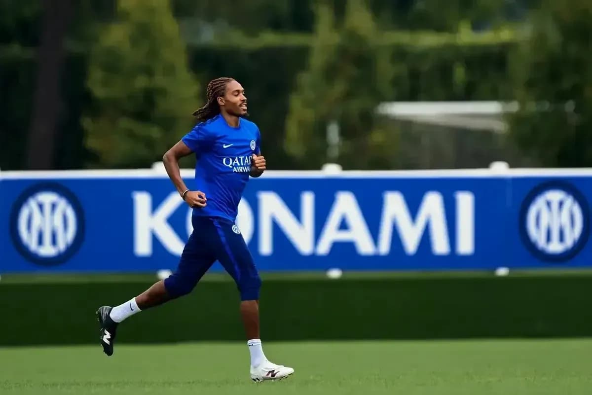Jugador corriendo durante entrenamiento en el campo