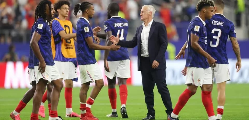 Jugadores de Francia saludando a su entrenador