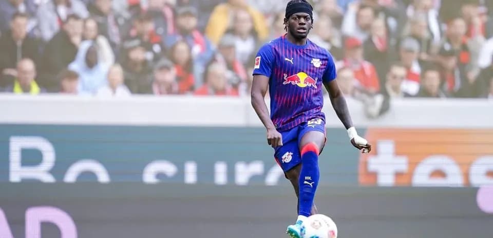 Jugador de RB Leipzig durante el partido en estadio