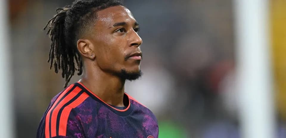 Jugador con camiseta de entrenamiento de Bayern Munich