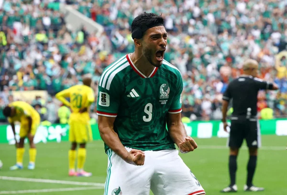 Jugador de México celebrando un gol