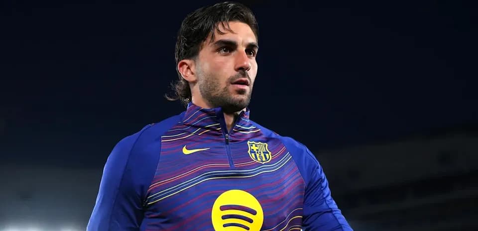 Jugador con camiseta de Barcelona en el campo