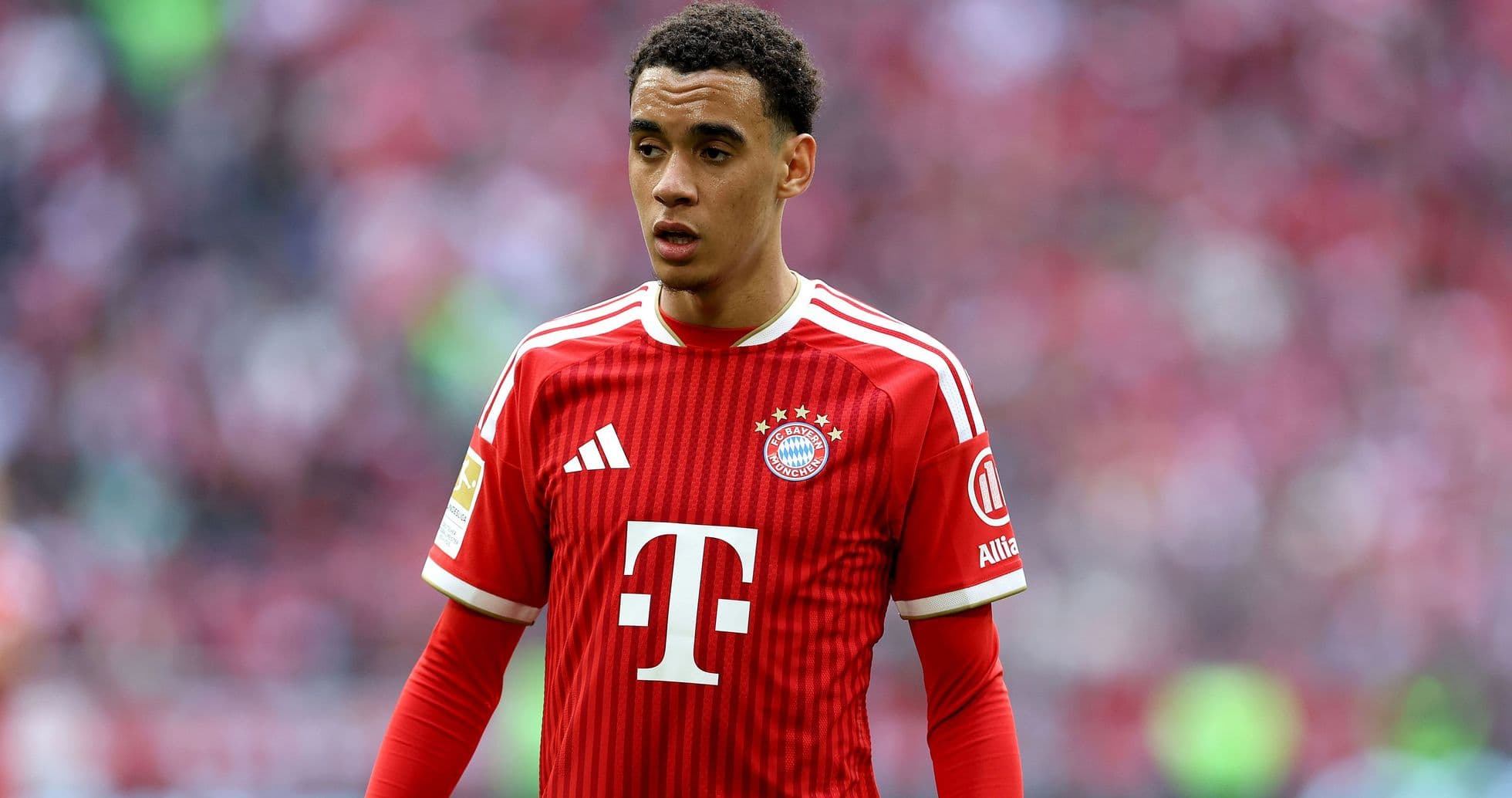Jugador de Bayern Múnich en el campo durante partido