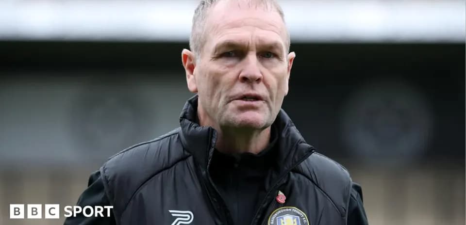 Entrenador de Grimsby Town en el campo