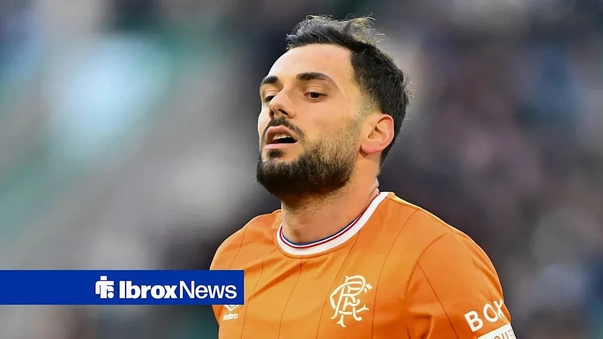 Jugador de Rangers en camiseta naranja durante el partido