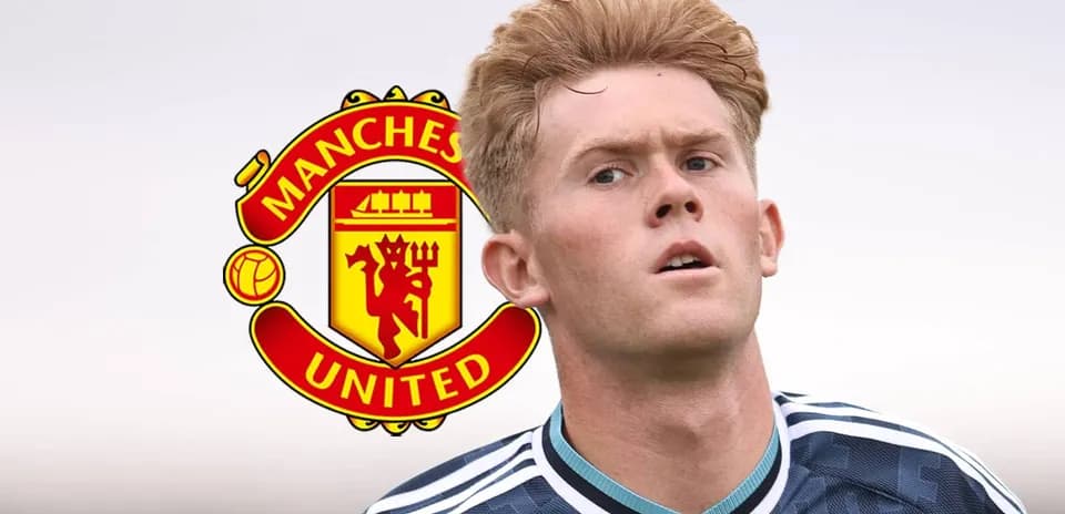 Jugador de Manchester United en camiseta de entrenamiento