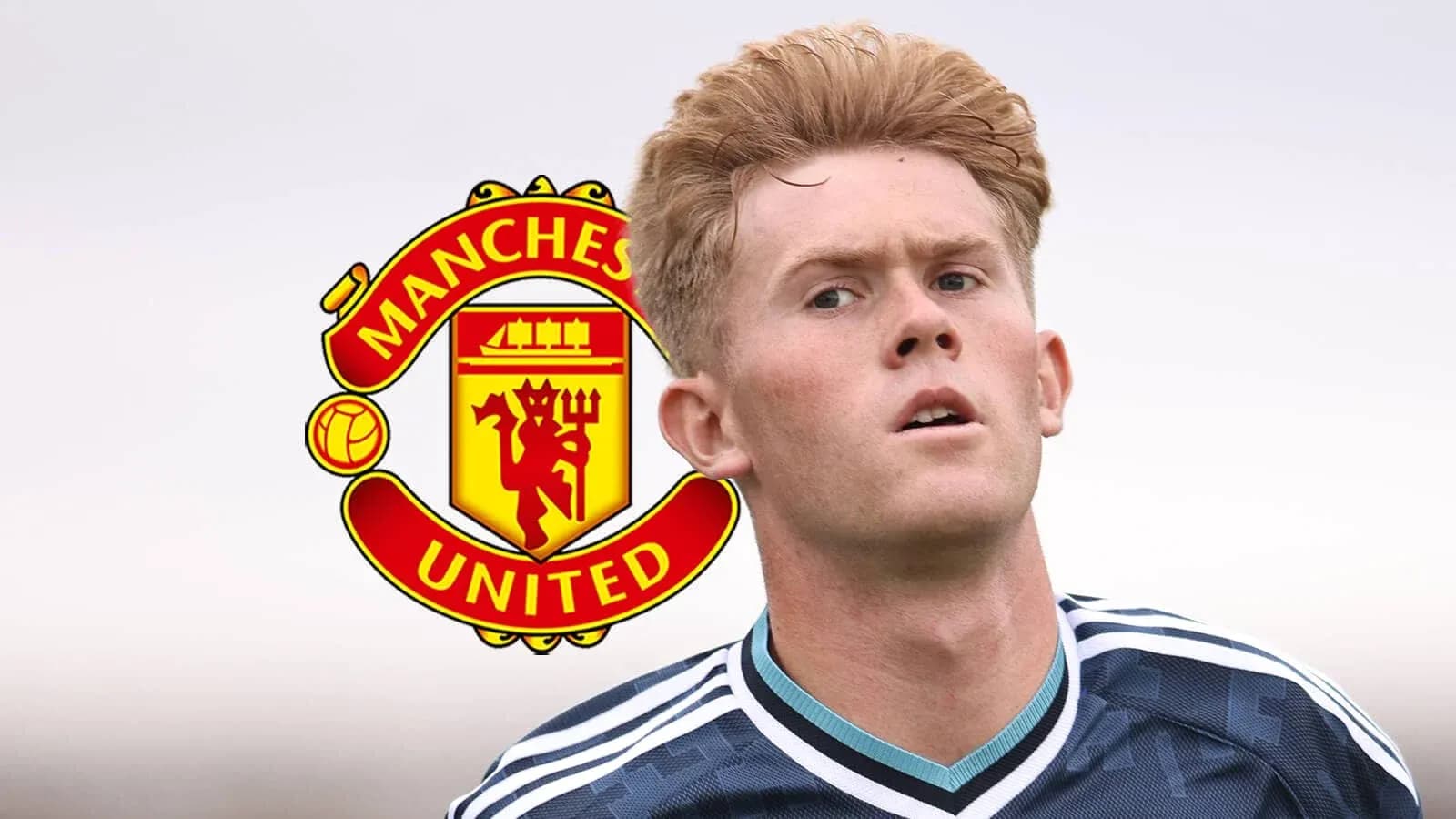 Jugador de Manchester United en camiseta de entrenamiento