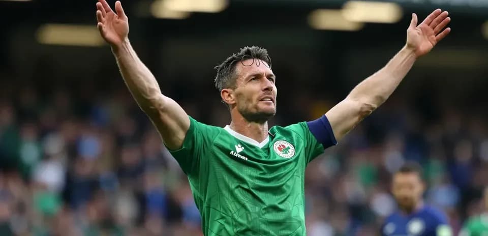 Jugador de Shamrock Rovers celebrando en el partido