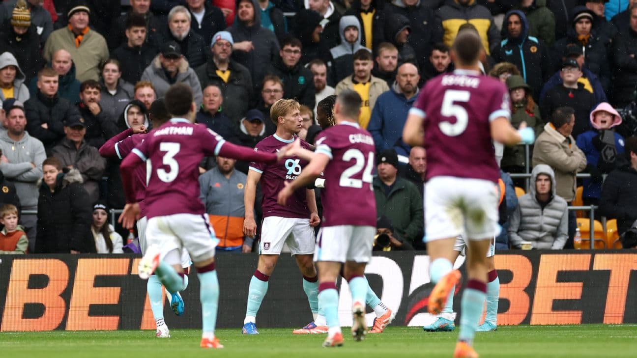 Jugadores de Burnley celebrando un gol