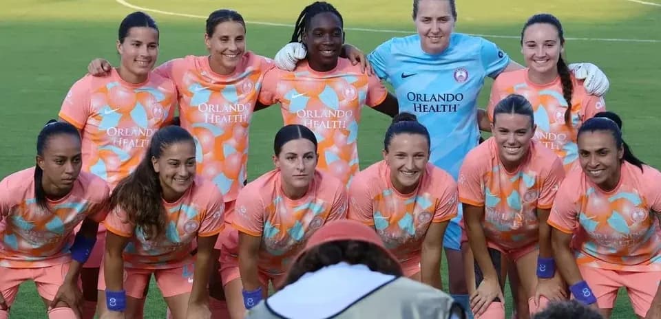 Jugadoras del Orlando Pride posando para la foto
