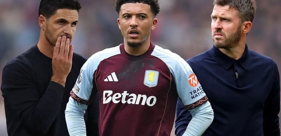 Tres hombres, incluido un jugador de Aston Villa, en el campo