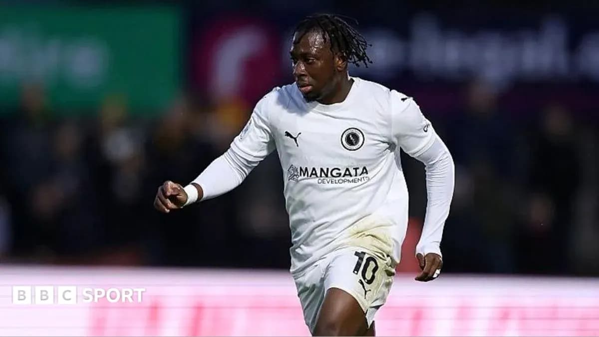 Jugador celebrando un gol en el campo