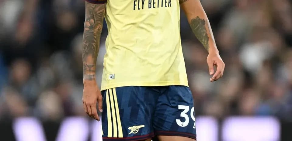 Jugador de Arsenal en acción durante el partido