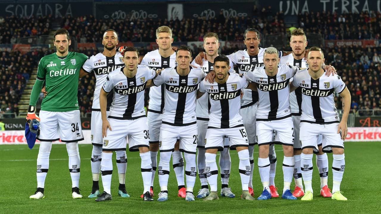 Equipo de Parma posando para la foto oficial