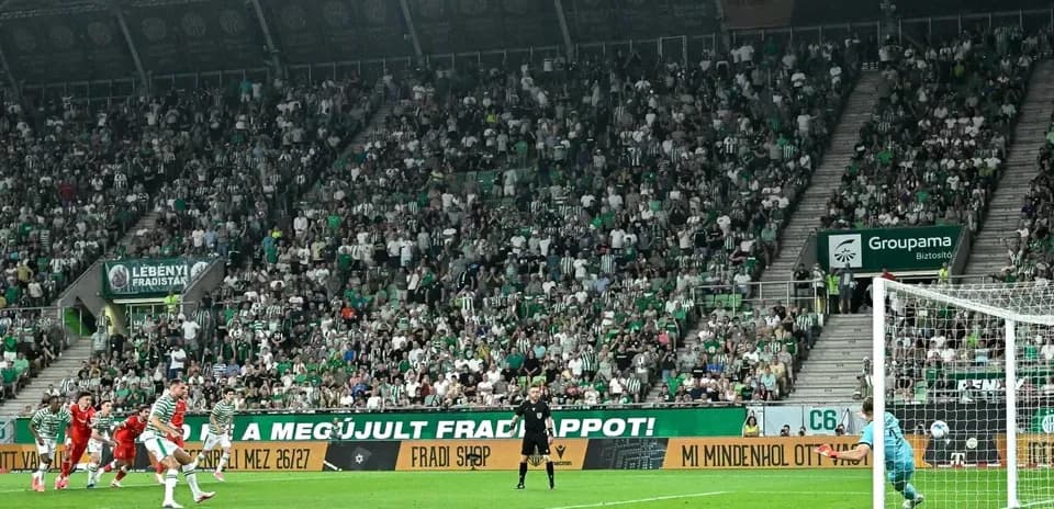 Tiro penalti en el partido Ferencvarosi TC