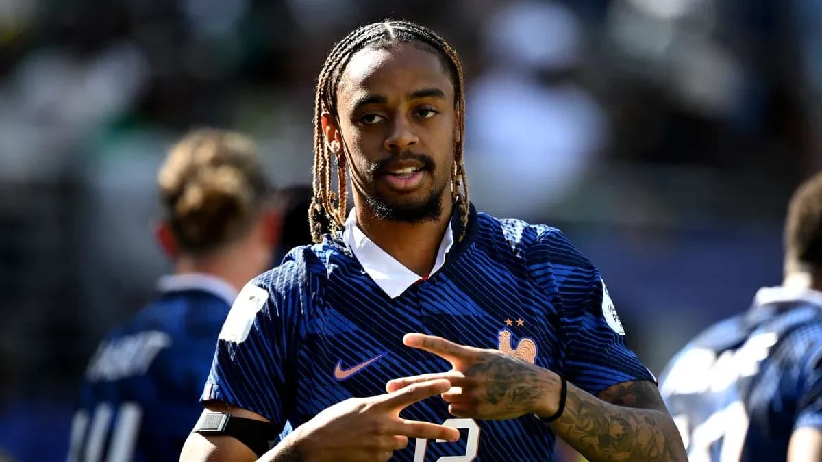 Jugador de Francia haciendo gesto durante calentamiento