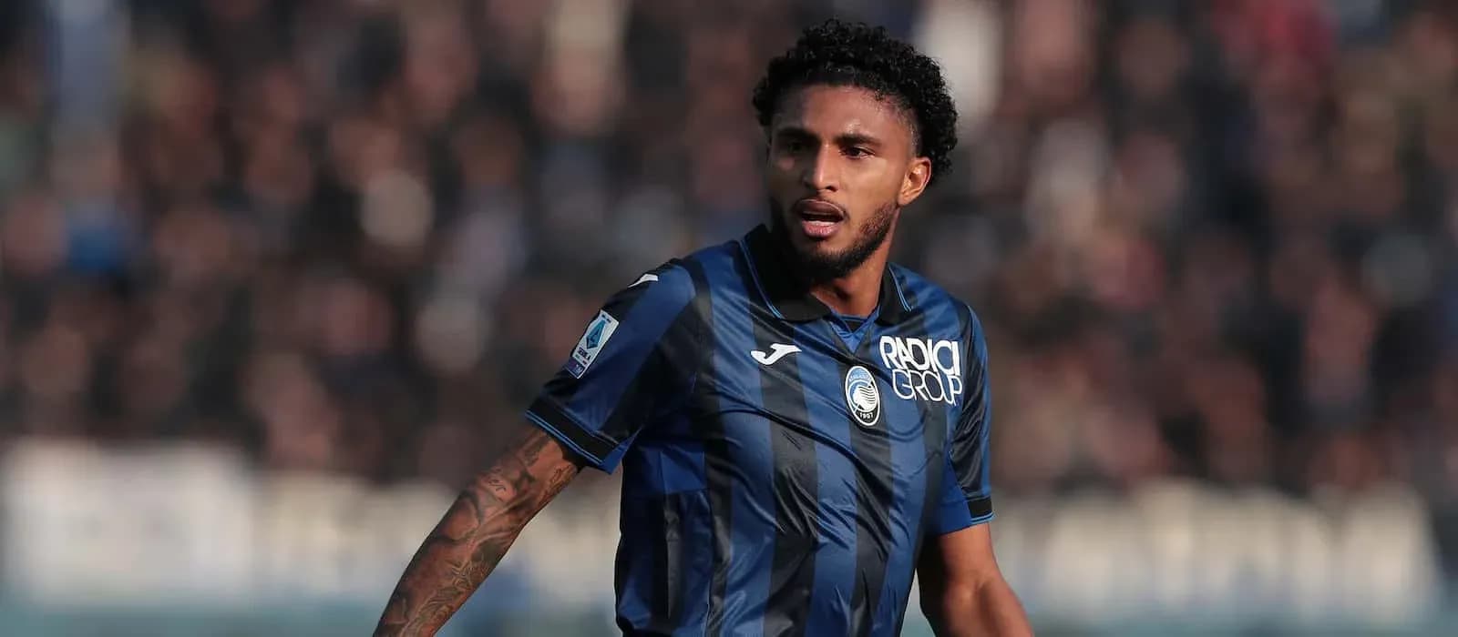 Jugador de Atalanta en acción durante el partido
