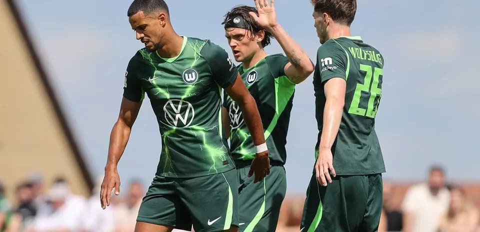 Jugadores de Wolfsburgo en el campo de juego