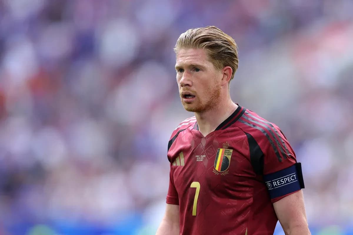 Jugador belga en partido con camiseta roja