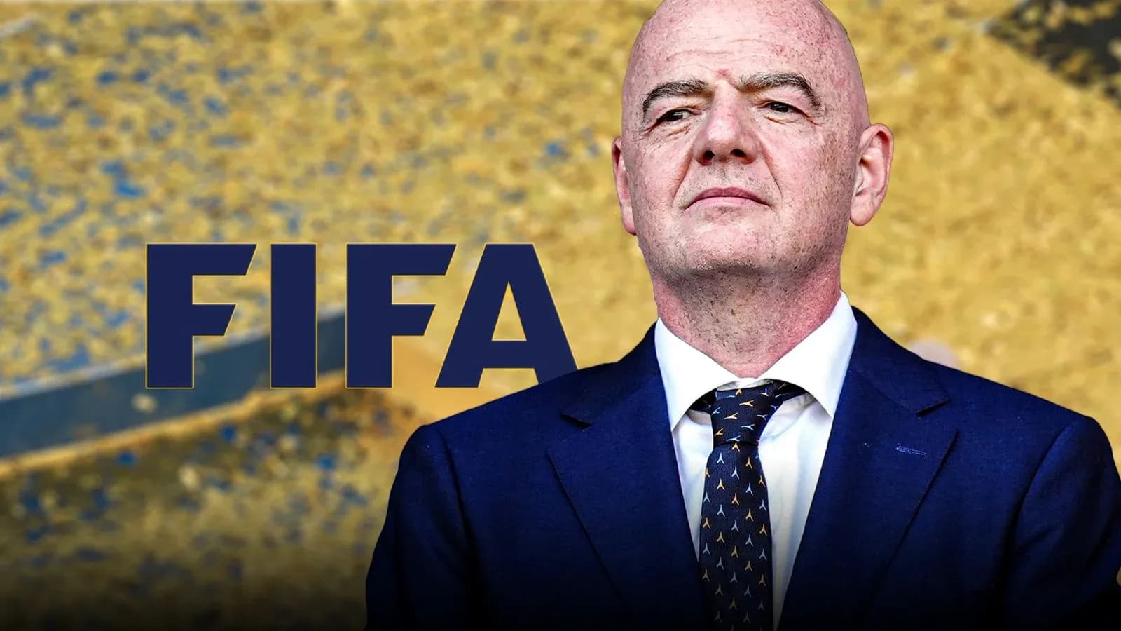 Gianni Infantino con logo de FIFA de fondo