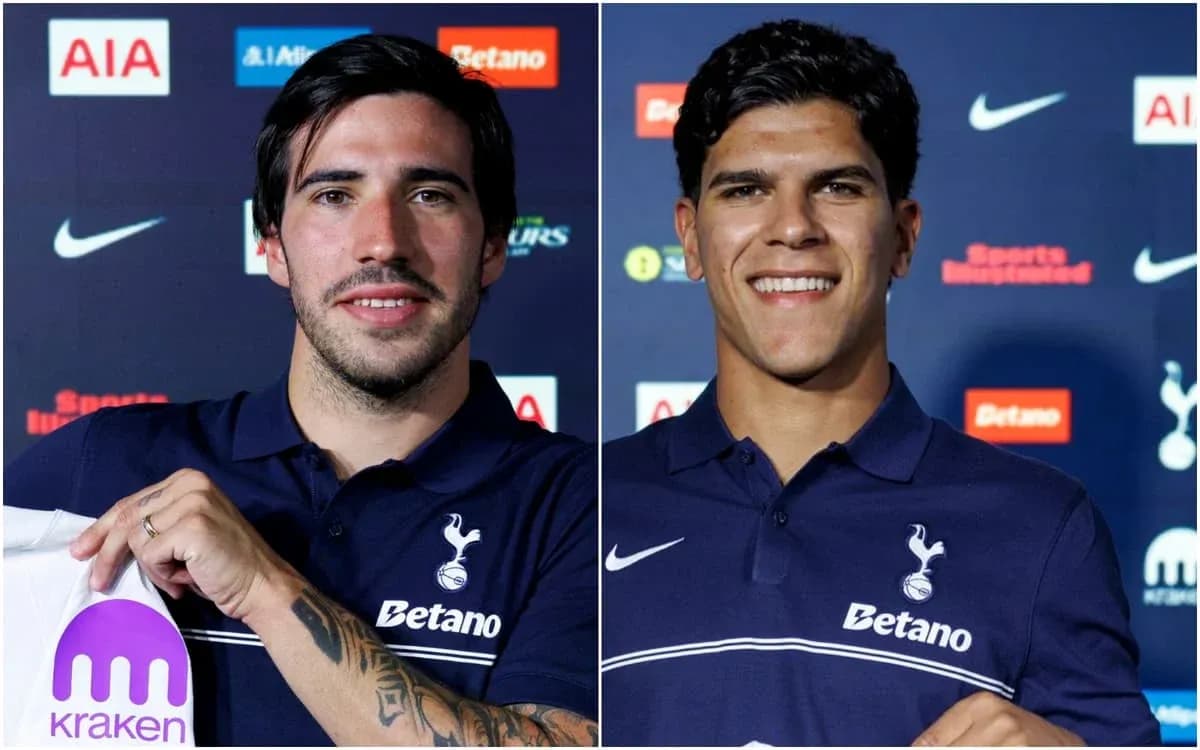 Jugadores de Tottenham presentándose en conferencia
