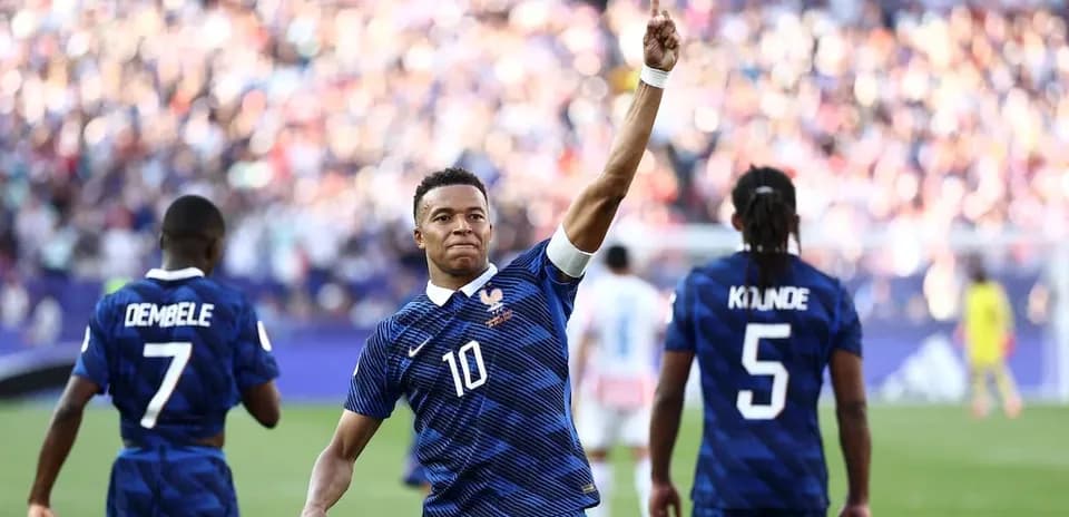 Jugador celebrando un gol en partido de fútbol