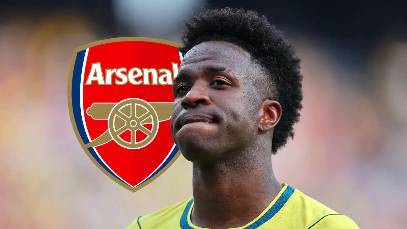 Jugador con camiseta amarilla y escudo del Arsenal