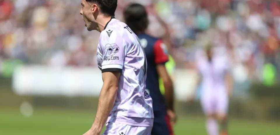Jugador celebrando un gol en partido de fútbol