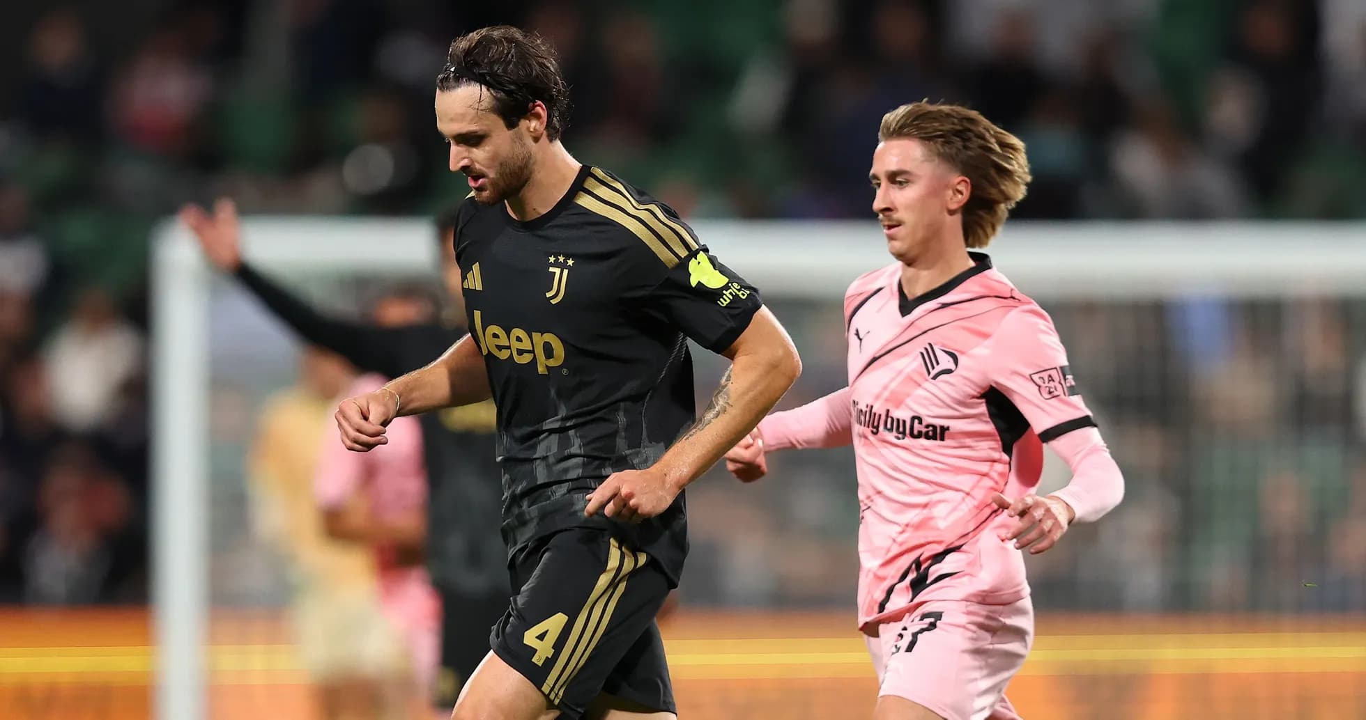 Jugador de Juventus corriendo en partido contra Swansea