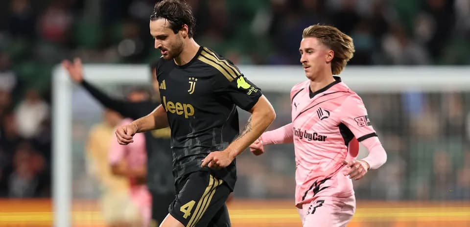 Jugador de Juventus corriendo en partido contra Swansea