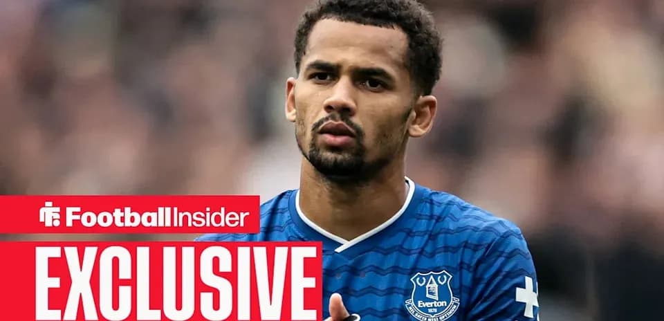 Jugador de Everton en camiseta azul en el campo