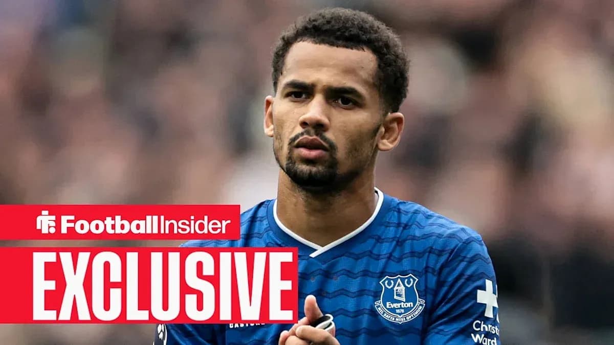 Jugador de Everton en camiseta azul en el campo