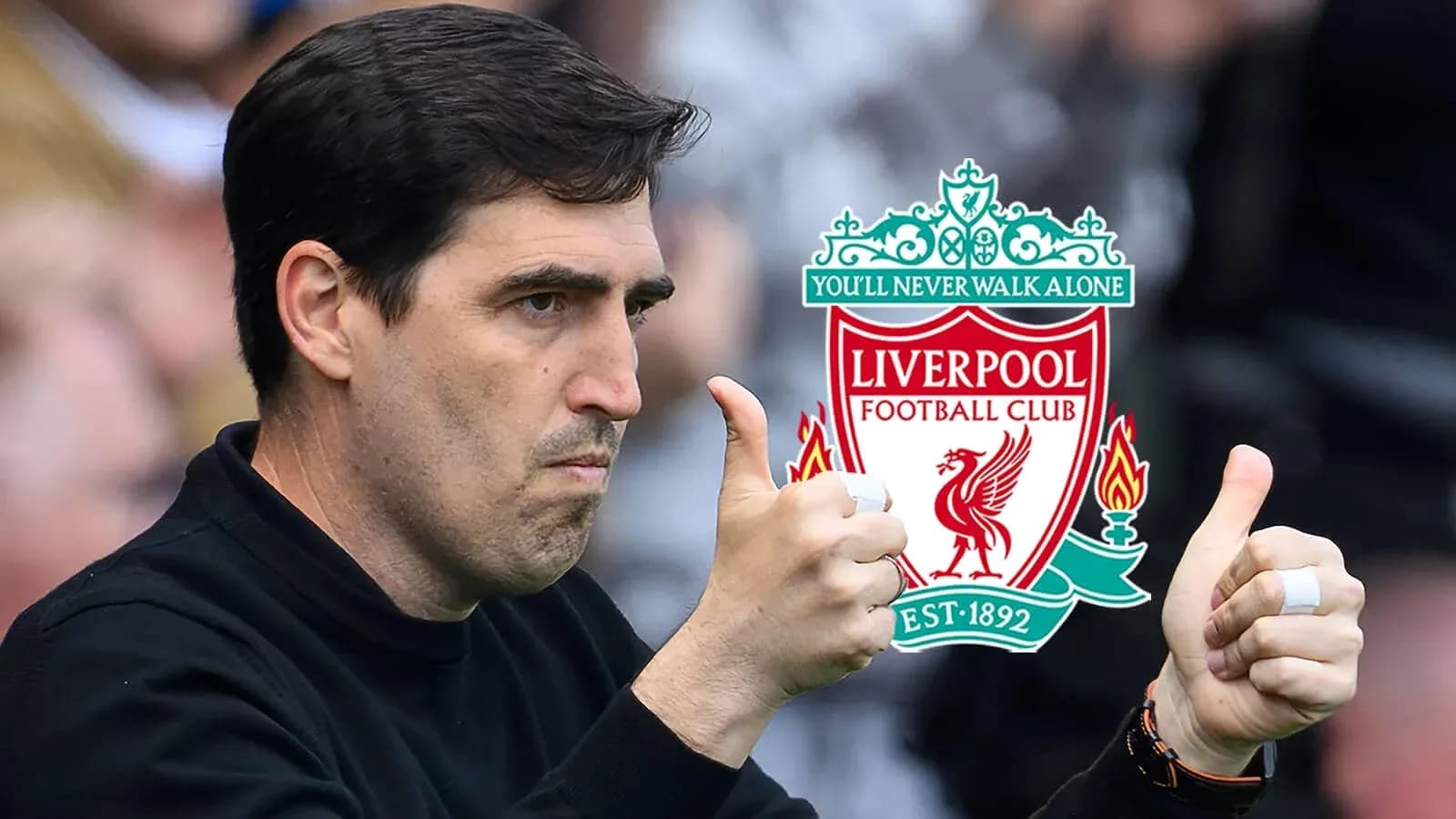 Entrenador mostrando pulgar arriba con escudo de Liverpool