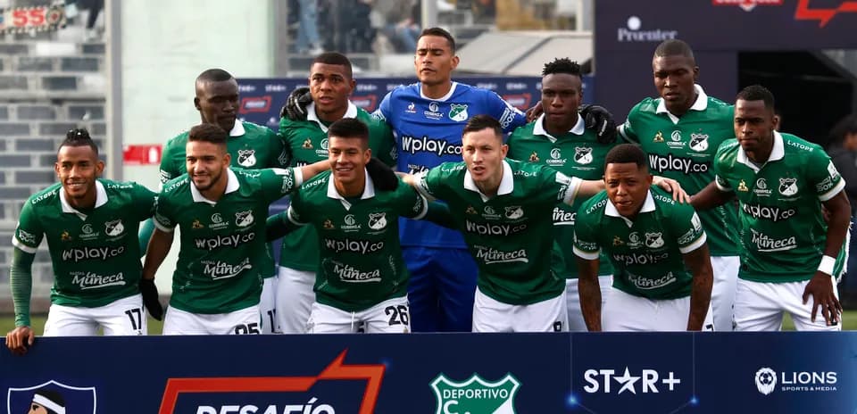 Jugadores de Deportivo Cali posando para la foto