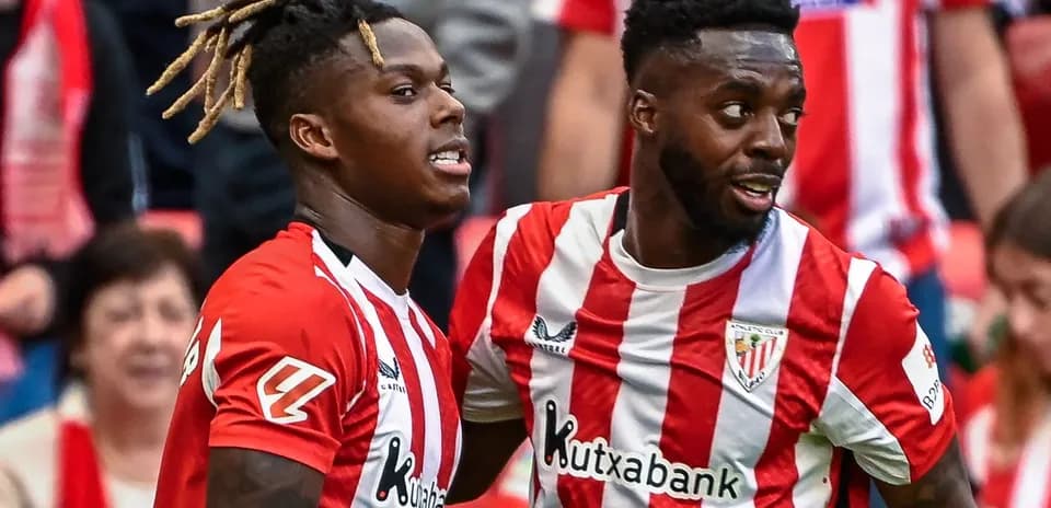 Dos jugadores del Athletic Club celebrando un momento